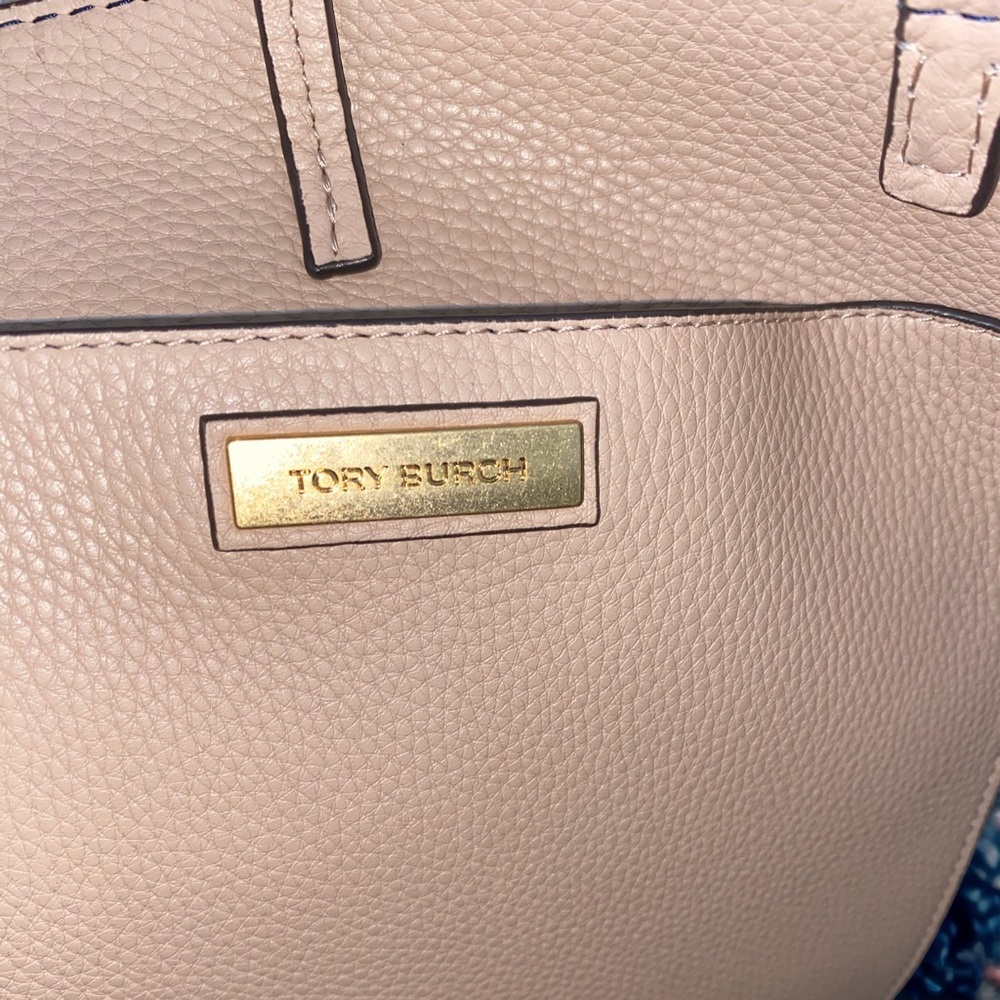 TORY BURCH
McGraw Leather Tote - Devon Sand
42200-288 - Picture 5 of 9
